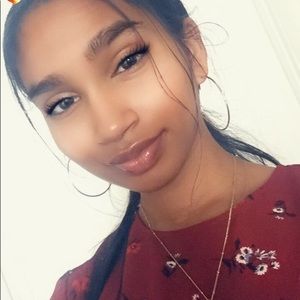 Meet your Posher, Devona